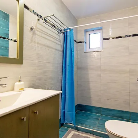Nicole Apartman *