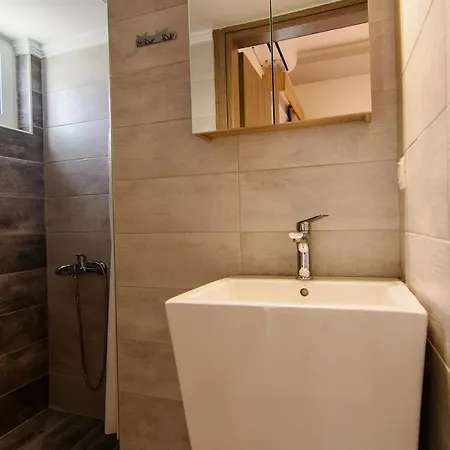 Nicole Apartman *
