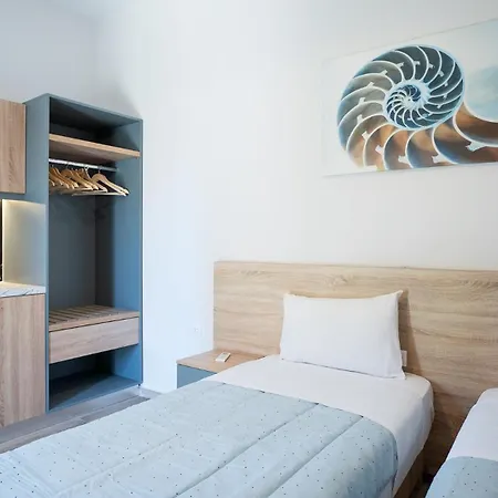 Nicole Apartman *