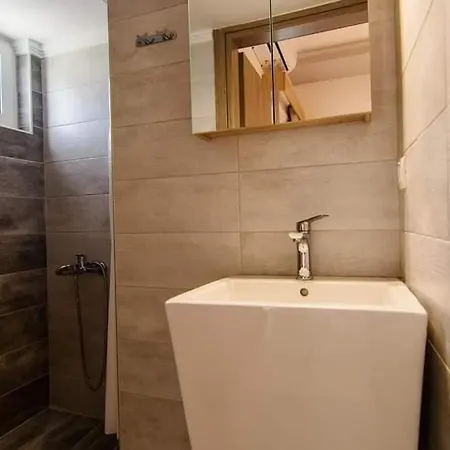 Nicole Apartman *